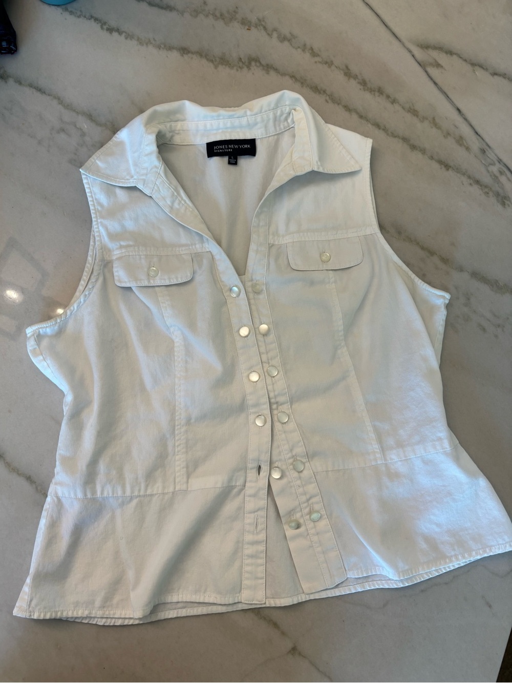 Jones New York pearl button down white coquette collared sleeveless blouse Sz M
